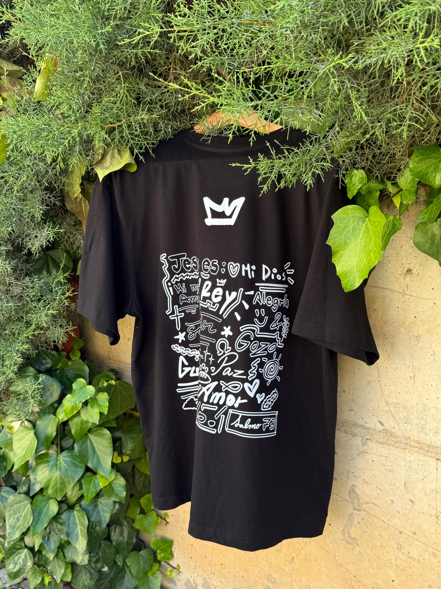 Camiseta "Jesús es"
