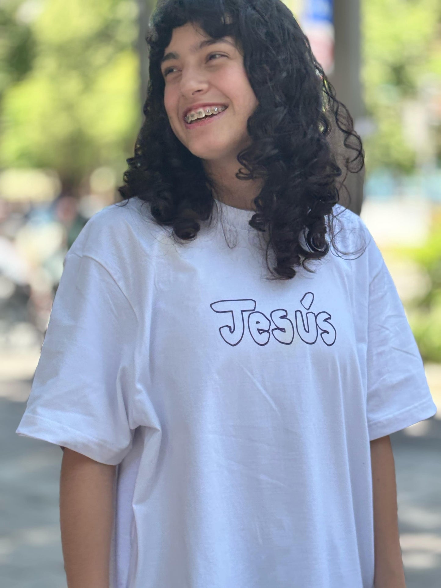 Camiseta "Jesús es"