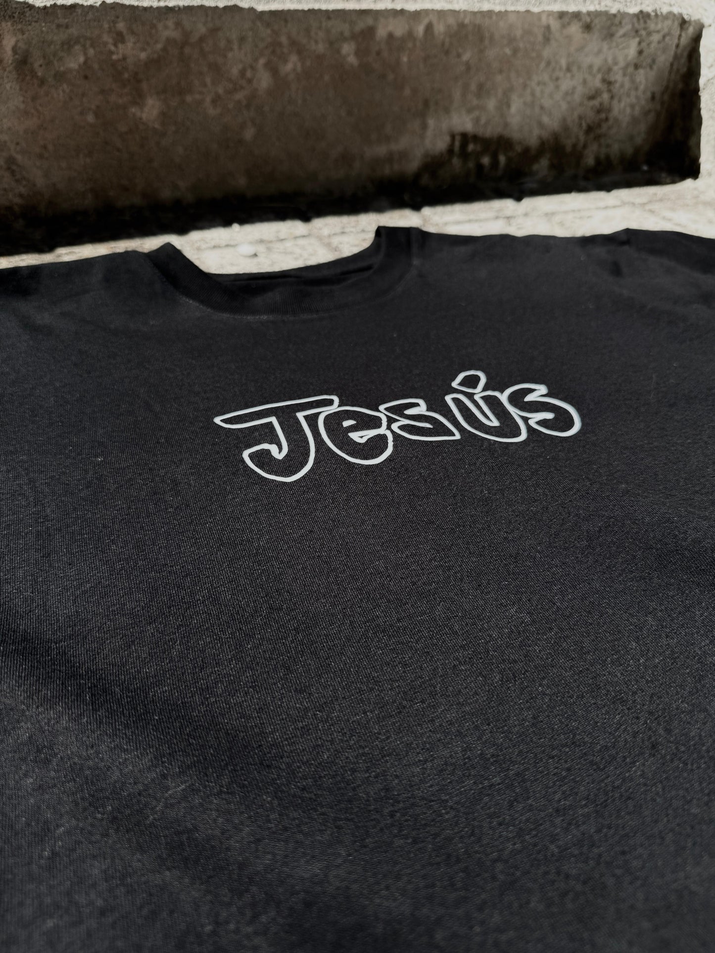 Camiseta "Jesús es"